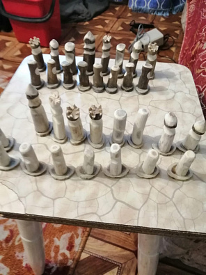 Шахматы, резьба из рога оленя, автор - Анатолий Николаев, с. Усть-Уркима